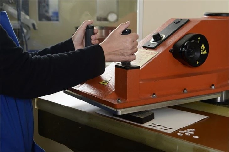 Swing Beam Clicker Press Machine